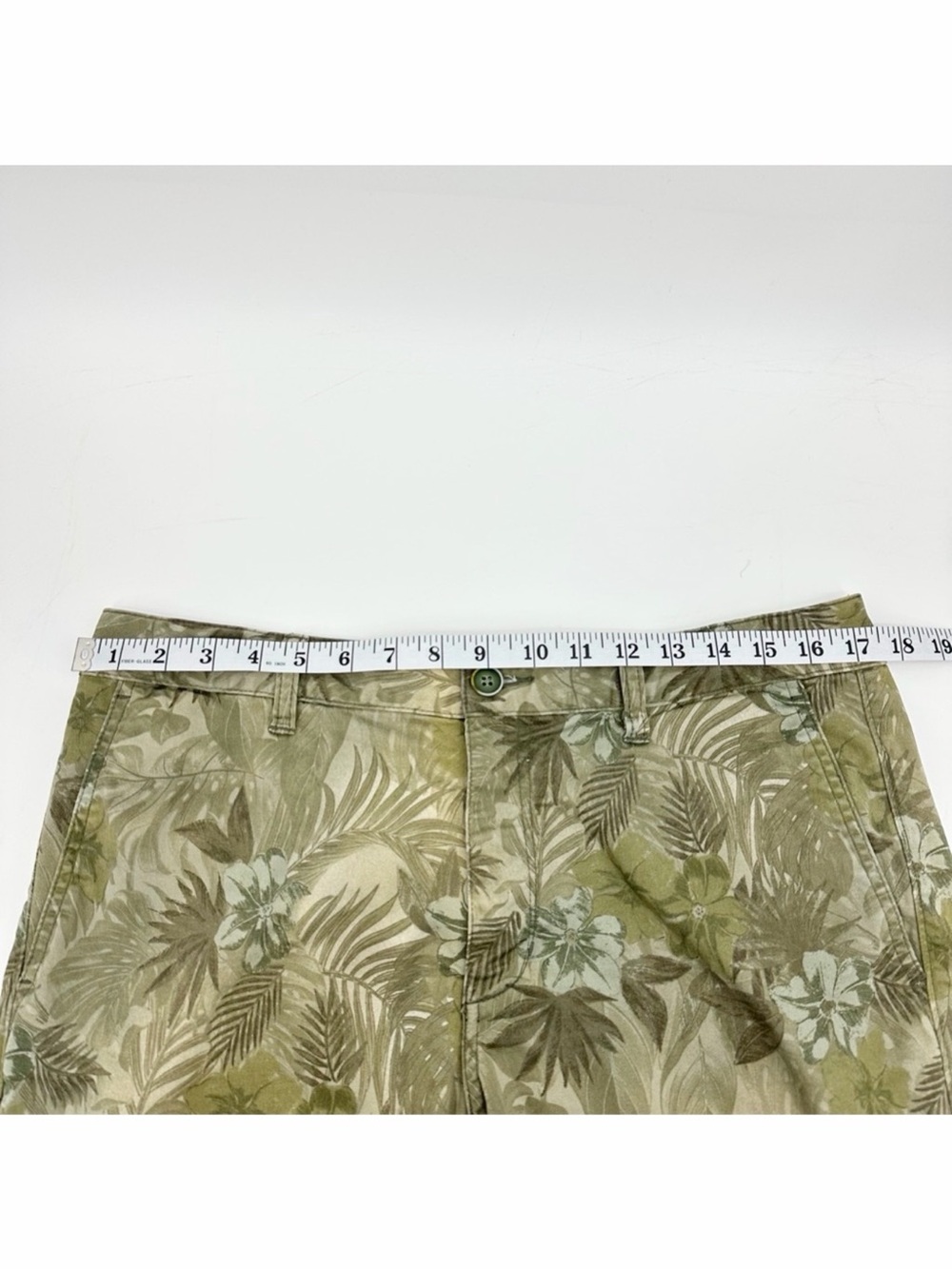 Tommy Bahama Men’s Khaki Green Floral Print Shorts Cotton Tencel Blend Size 33 - Picture 8 of 12